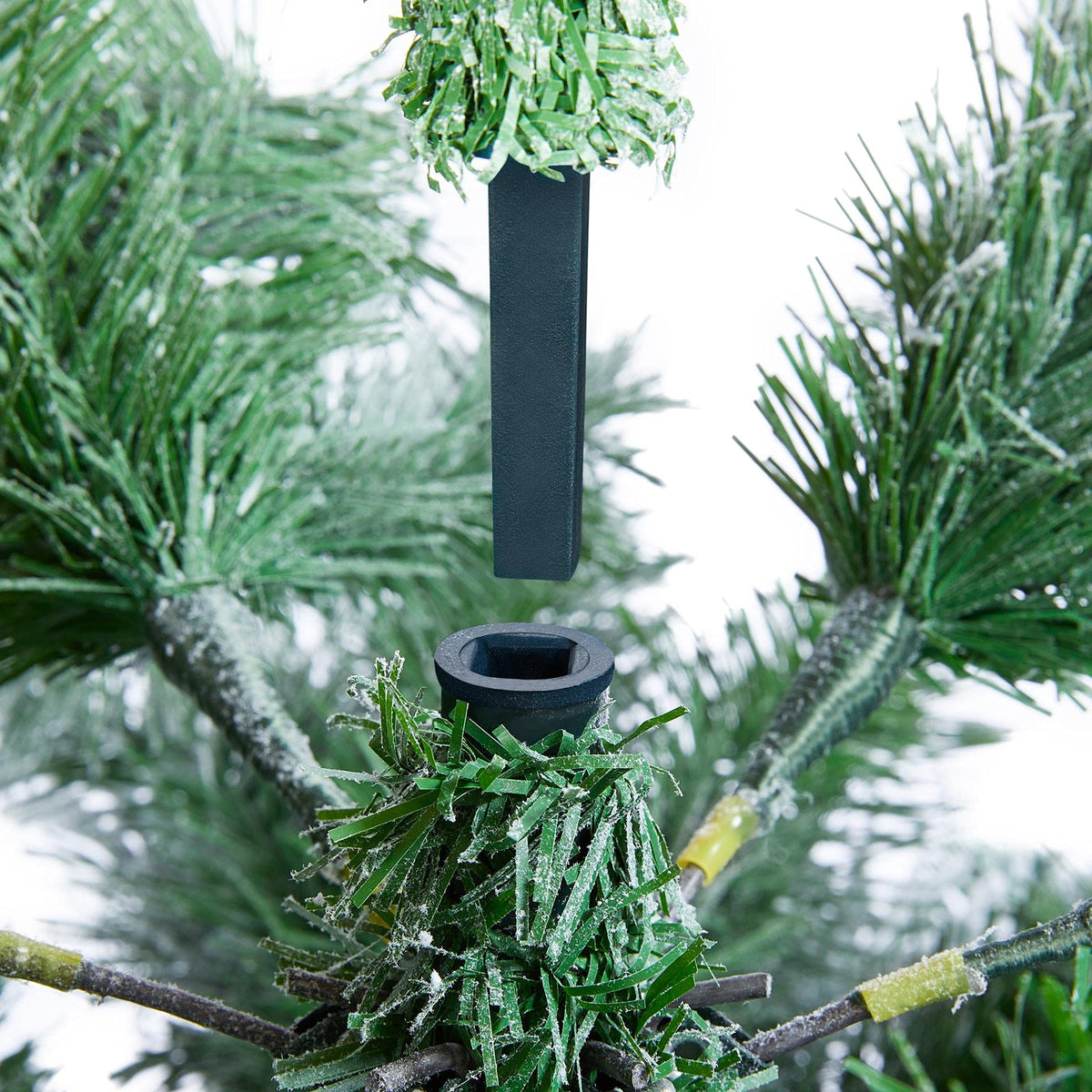 Yaheetech 4.5ft Artificial Christmas Tree, Realistic Premium Spruce Hinged Full Christmas Tree with 320 Branch Tips Holiday Xmas Tree W/Metal Hinges & Foldable Base for Home Party Office Decoration
